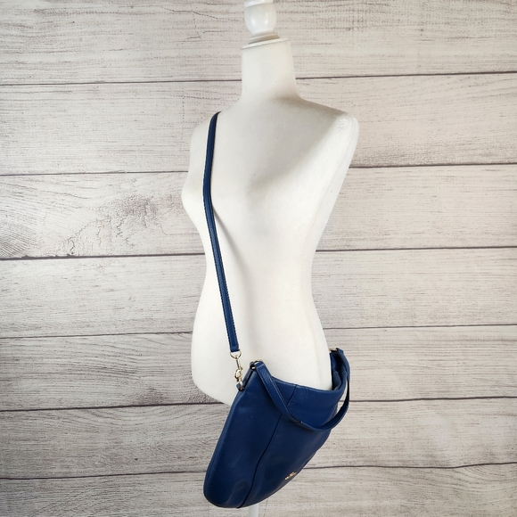 Coach Blue Pebble Leather Isabelle East West Hobo Shoulder / Crossbody Bag - Picture 4 of 16